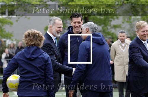 Amsterdam 17 april 2024
Staatsbezoek Nederland - Spanje met Koning Willem Alexander Koningin Maxima Koning Filipe en Koningin Letizia van Spanje aan Nederland . Koning Willem Alexander en Koning Felipe bezoeken Cruyff court in betondorp . oa aanwezig Jordy Cruijff Susila Cruijff Frank Rijkaard en Guus Hiddink.