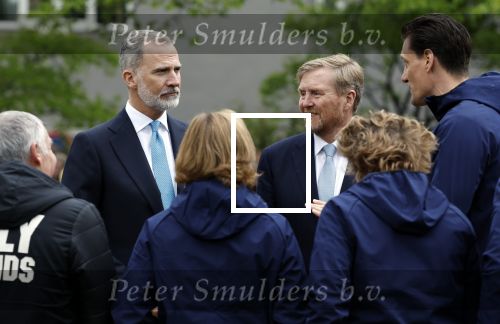 Amsterdam 17 april 2024
Staatsbezoek Nederland - Spanje met Koning Willem Alexander Koningin Maxima Koning Filipe en Koningin Letizia van Spanje aan Nederland . Koning Willem Alexander en Koning Felipe bezoeken Cruyff court in betondorp . oa aanwezig Jordy Cruijff Susila Cruijff Frank Rijkaard en Guus Hiddink.