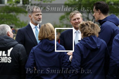 Amsterdam 17 april 2024
Staatsbezoek Nederland - Spanje met Koning Willem Alexander Koningin Maxima Koning Filipe en Koningin Letizia van Spanje aan Nederland . Koning Willem Alexander en Koning Felipe bezoeken Cruyff court in betondorp . oa aanwezig Jordy Cruijff Susila Cruijff Frank Rijkaard en Guus Hiddink.