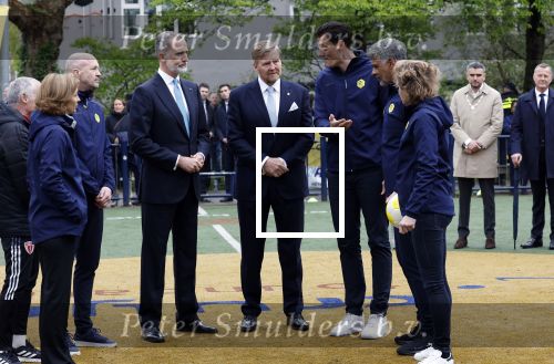 Amsterdam 17 april 2024
Staatsbezoek Nederland - Spanje met Koning Willem Alexander Koningin Maxima Koning Filipe en Koningin Letizia van Spanje aan Nederland . Koning Willem Alexander en Koning Felipe bezoeken Cruyff court in betondorp . oa aanwezig Jordy Cruijff Susila Cruijff Frank Rijkaard en Guus Hiddink.