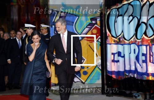 Amsterdam 18 april 2024
Contraprestatie
Koning Felipe en Koningin Letizia bieden het Koninklijk Paar een receptie aan in Museum STRAAT in Amsterdam. Hierbij is ook de Prinses van Oranje aanwezig. Tijdens de receptie openen de Koninklijke Paren een expositie van tien Spaanse en Nederlandse muurschilders. De tentoonstelling is tot en met 2 juni te bezoeken. Na de receptie neemt het Koninklijk Paar afscheid van de Spaanse Koning en Koningin. Aanwezig Koning Felipe Koningin Letizia Koning Willem Alexnader Koningin Maxima Prinses Amalia Prinses Margriet en Mr Pieter v Vollenhoven.
