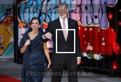 Amsterdam 18 april 2024
Contraprestatie
Koning Felipe en Koningin Letizia bieden het Koninklijk Paar een receptie aan in Museum STRAAT in Amsterdam. Hierbij is ook de Prinses van Oranje aanwezig. Tijdens de receptie openen de Koninklijke Paren een expositie van tien Spaanse en Nederlandse muurschilders. De tentoonstelling is tot en met 2 juni te bezoeken. Na de receptie neemt het Koninklijk Paar afscheid van de Spaanse Koning en Koningin. Aanwezig Koning Felipe Koningin Letizia Koning Willem Alexnader Koningin Maxima Prinses Amalia Prinses Margriet en Mr Pieter v Vollenhoven.