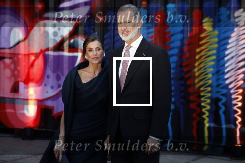 Amsterdam 18 april 2024
Contraprestatie
Koning Felipe en Koningin Letizia bieden het Koninklijk Paar een receptie aan in Museum STRAAT in Amsterdam. Hierbij is ook de Prinses van Oranje aanwezig. Tijdens de receptie openen de Koninklijke Paren een expositie van tien Spaanse en Nederlandse muurschilders. De tentoonstelling is tot en met 2 juni te bezoeken. Na de receptie neemt het Koninklijk Paar afscheid van de Spaanse Koning en Koningin. Aanwezig Koning Felipe Koningin Letizia Koning Willem Alexnader Koningin Maxima Prinses Amalia Prinses Margriet en Mr Pieter v Vollenhoven.