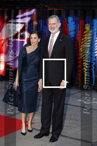 Amsterdam 18 april 2024
Contraprestatie
Koning Felipe en Koningin Letizia bieden het Koninklijk Paar een receptie aan in Museum STRAAT in Amsterdam. Hierbij is ook de Prinses van Oranje aanwezig. Tijdens de receptie openen de Koninklijke Paren een expositie van tien Spaanse en Nederlandse muurschilders. De tentoonstelling is tot en met 2 juni te bezoeken. Na de receptie neemt het Koninklijk Paar afscheid van de Spaanse Koning en Koningin. Aanwezig Koning Felipe Koningin Letizia Koning Willem Alexnader Koningin Maxima Prinses Amalia Prinses Margriet en Mr Pieter v Vollenhoven.
