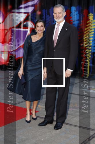 Amsterdam 18 april 2024
Contraprestatie
Koning Felipe en Koningin Letizia bieden het Koninklijk Paar een receptie aan in Museum STRAAT in Amsterdam. Hierbij is ook de Prinses van Oranje aanwezig. Tijdens de receptie openen de Koninklijke Paren een expositie van tien Spaanse en Nederlandse muurschilders. De tentoonstelling is tot en met 2 juni te bezoeken. Na de receptie neemt het Koninklijk Paar afscheid van de Spaanse Koning en Koningin. Aanwezig Koning Felipe Koningin Letizia Koning Willem Alexnader Koningin Maxima Prinses Amalia Prinses Margriet en Mr Pieter v Vollenhoven.