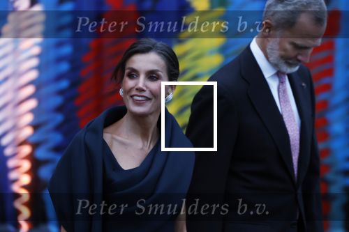 Amsterdam 18 april 2024
Contraprestatie
Koning Felipe en Koningin Letizia bieden het Koninklijk Paar een receptie aan in Museum STRAAT in Amsterdam. Hierbij is ook de Prinses van Oranje aanwezig. Tijdens de receptie openen de Koninklijke Paren een expositie van tien Spaanse en Nederlandse muurschilders. De tentoonstelling is tot en met 2 juni te bezoeken. Na de receptie neemt het Koninklijk Paar afscheid van de Spaanse Koning en Koningin. Aanwezig Koning Felipe Koningin Letizia Koning Willem Alexnader Koningin Maxima Prinses Amalia Prinses Margriet en Mr Pieter v Vollenhoven.