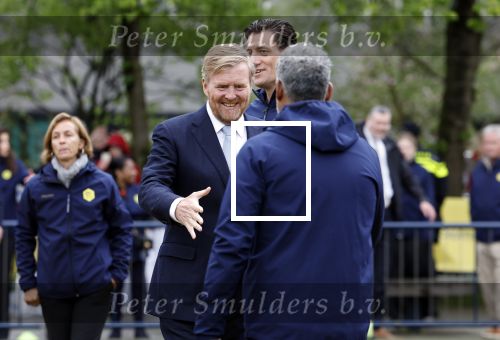 Amsterdam 17 april 2024
Staatsbezoek Nederland - Spanje met Koning Willem Alexander Koningin Maxima Koning Filipe en Koningin Letizia van Spanje aan Nederland . Koning Willem Alexander en Koning Felipe bezoeken Cruyff court in betondorp . oa aanwezig Jordy Cruijff Susila Cruijff Frank Rijkaard en Guus Hiddink.