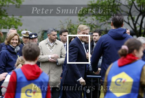 Amsterdam 17 april 2024
Staatsbezoek Nederland - Spanje met Koning Willem Alexander Koningin Maxima Koning Filipe en Koningin Letizia van Spanje aan Nederland . Koning Willem Alexander en Koning Felipe bezoeken Cruyff court in betondorp . oa aanwezig Jordy Cruijff Susila Cruijff Frank Rijkaard en Guus Hiddink.
