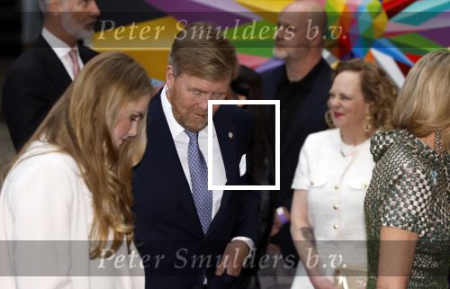 Amsterdam 18 april 2024
Contraprestatie
Koning Felipe en Koningin Letizia bieden het Koninklijk Paar een receptie aan in Museum STRAAT in Amsterdam. Hierbij is ook de Prinses van Oranje aanwezig. Tijdens de receptie openen de Koninklijke Paren een expositie van tien Spaanse en Nederlandse muurschilders. De tentoonstelling is tot en met 2 juni te bezoeken. Na de receptie neemt het Koninklijk Paar afscheid van de Spaanse Koning en Koningin. Aanwezig Koning Felipe Koningin Letizia Koning Willem Alexnader Koningin Maxima Prinses Amalia Prinses Margriet en Mr Pieter v Vollenhoven.