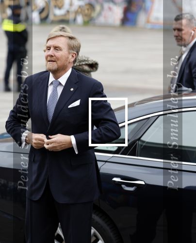 Amsterdam 18 april 2024
Contraprestatie
Koning Felipe en Koningin Letizia bieden het Koninklijk Paar een receptie aan in Museum STRAAT in Amsterdam. Hierbij is ook de Prinses van Oranje aanwezig. Tijdens de receptie openen de Koninklijke Paren een expositie van tien Spaanse en Nederlandse muurschilders. De tentoonstelling is tot en met 2 juni te bezoeken. Na de receptie neemt het Koninklijk Paar afscheid van de Spaanse Koning en Koningin. Aanwezig Koning Felipe Koningin Letizia Koning Willem Alexnader Koningin Maxima Prinses Amalia Prinses Margriet en Mr Pieter v Vollenhoven.