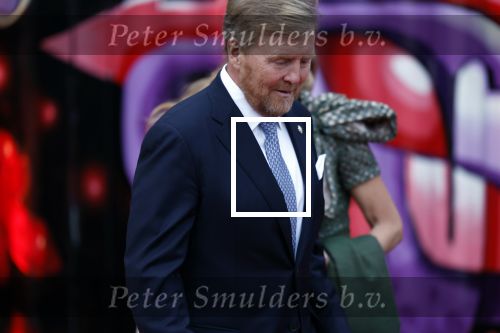 Amsterdam 18 april 2024
Contraprestatie
Koning Felipe en Koningin Letizia bieden het Koninklijk Paar een receptie aan in Museum STRAAT in Amsterdam. Hierbij is ook de Prinses van Oranje aanwezig. Tijdens de receptie openen de Koninklijke Paren een expositie van tien Spaanse en Nederlandse muurschilders. De tentoonstelling is tot en met 2 juni te bezoeken. Na de receptie neemt het Koninklijk Paar afscheid van de Spaanse Koning en Koningin. Aanwezig Koning Felipe Koningin Letizia Koning Willem Alexnader Koningin Maxima Prinses Amalia Prinses Margriet en Mr Pieter v Vollenhoven.