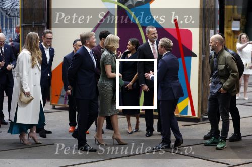 Amsterdam 18 april 2024
Contraprestatie
Koning Felipe en Koningin Letizia bieden het Koninklijk Paar een receptie aan in Museum STRAAT in Amsterdam. Hierbij is ook de Prinses van Oranje aanwezig. Tijdens de receptie openen de Koninklijke Paren een expositie van tien Spaanse en Nederlandse muurschilders. De tentoonstelling is tot en met 2 juni te bezoeken. Na de receptie neemt het Koninklijk Paar afscheid van de Spaanse Koning en Koningin. Aanwezig Koning Felipe Koningin Letizia Koning Willem Alexnader Koningin Maxima Prinses Amalia Prinses Margriet en Mr Pieter v Vollenhoven.