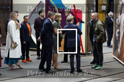 Amsterdam 18 april 2024
Contraprestatie
Koning Felipe en Koningin Letizia bieden het Koninklijk Paar een receptie aan in Museum STRAAT in Amsterdam. Hierbij is ook de Prinses van Oranje aanwezig. Tijdens de receptie openen de Koninklijke Paren een expositie van tien Spaanse en Nederlandse muurschilders. De tentoonstelling is tot en met 2 juni te bezoeken. Na de receptie neemt het Koninklijk Paar afscheid van de Spaanse Koning en Koningin. Aanwezig Koning Felipe Koningin Letizia Koning Willem Alexnader Koningin Maxima Prinses Amalia Prinses Margriet en Mr Pieter v Vollenhoven.