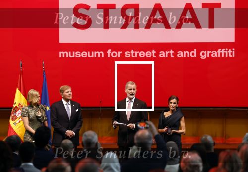 Amsterdam 18 april 2024
Contraprestatie
Koning Felipe en Koningin Letizia bieden het Koninklijk Paar een receptie aan in Museum STRAAT in Amsterdam. Hierbij is ook de Prinses van Oranje aanwezig. Tijdens de receptie openen de Koninklijke Paren een expositie van tien Spaanse en Nederlandse muurschilders. De tentoonstelling is tot en met 2 juni te bezoeken. Na de receptie neemt het Koninklijk Paar afscheid van de Spaanse Koning en Koningin. Aanwezig Koning Felipe Koningin Letizia Koning Willem Alexnader Koningin Maxima Prinses Amalia Prinses Margriet en Mr Pieter v Vollenhoven.
