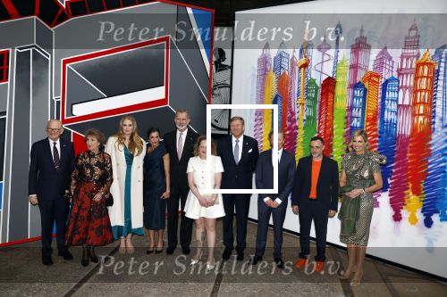 Amsterdam 18 april 2024
Contraprestatie
Koning Felipe en Koningin Letizia bieden het Koninklijk Paar een receptie aan in Museum STRAAT in Amsterdam. Hierbij is ook de Prinses van Oranje aanwezig. Tijdens de receptie openen de Koninklijke Paren een expositie van tien Spaanse en Nederlandse muurschilders. De tentoonstelling is tot en met 2 juni te bezoeken. Na de receptie neemt het Koninklijk Paar afscheid van de Spaanse Koning en Koningin. Aanwezig Koning Felipe Koningin Letizia Koning Willem Alexnader Koningin Maxima Prinses Amalia Prinses Margriet en Mr Pieter v Vollenhoven.