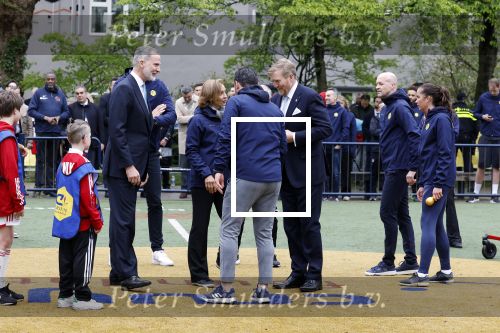 Amsterdam 17 april 2024
Staatsbezoek Nederland - Spanje met Koning Willem Alexander Koningin Maxima Koning Filipe en Koningin Letizia van Spanje aan Nederland . Koning Willem Alexander en Koning Felipe bezoeken Cruyff court in betondorp . oa aanwezig Jordy Cruijff Susila Cruijff Frank Rijkaard en Guus Hiddink.