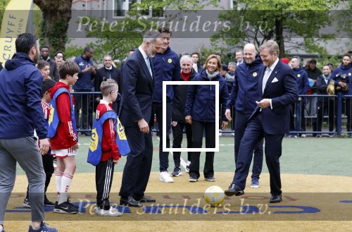 Amsterdam 17 april 2024
Staatsbezoek Nederland - Spanje met Koning Willem Alexander Koningin Maxima Koning Filipe en Koningin Letizia van Spanje aan Nederland . Koning Willem Alexander en Koning Felipe bezoeken Cruyff court in betondorp . oa aanwezig Jordy Cruijff Susila Cruijff Frank Rijkaard en Guus Hiddink.