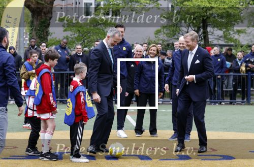Amsterdam 17 april 2024
Staatsbezoek Nederland - Spanje met Koning Willem Alexander Koningin Maxima Koning Filipe en Koningin Letizia van Spanje aan Nederland . Koning Willem Alexander en Koning Felipe bezoeken Cruyff court in betondorp . oa aanwezig Jordy Cruijff Susila Cruijff Frank Rijkaard en Guus Hiddink.