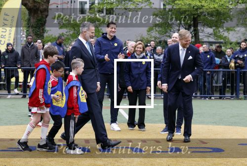 Amsterdam 17 april 2024
Staatsbezoek Nederland - Spanje met Koning Willem Alexander Koningin Maxima Koning Filipe en Koningin Letizia van Spanje aan Nederland . Koning Willem Alexander en Koning Felipe bezoeken Cruyff court in betondorp . oa aanwezig Jordy Cruijff Susila Cruijff Frank Rijkaard en Guus Hiddink.