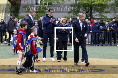 Amsterdam 17 april 2024
Staatsbezoek Nederland - Spanje met Koning Willem Alexander Koningin Maxima Koning Filipe en Koningin Letizia van Spanje aan Nederland . Koning Willem Alexander en Koning Felipe bezoeken Cruyff court in betondorp . oa aanwezig Jordy Cruijff Susila Cruijff Frank Rijkaard en Guus Hiddink.