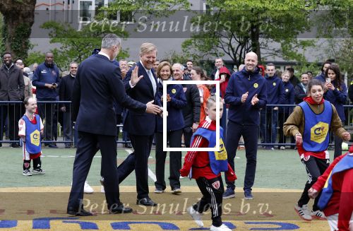 Amsterdam 17 april 2024
Staatsbezoek Nederland - Spanje met Koning Willem Alexander Koningin Maxima Koning Filipe en Koningin Letizia van Spanje aan Nederland . Koning Willem Alexander en Koning Felipe bezoeken Cruyff court in betondorp . oa aanwezig Jordy Cruijff Susila Cruijff Frank Rijkaard en Guus Hiddink.