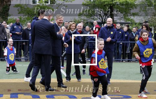 Amsterdam 17 april 2024
Staatsbezoek Nederland - Spanje met Koning Willem Alexander Koningin Maxima Koning Filipe en Koningin Letizia van Spanje aan Nederland . Koning Willem Alexander en Koning Felipe bezoeken Cruyff court in betondorp . oa aanwezig Jordy Cruijff Susila Cruijff Frank Rijkaard en Guus Hiddink.