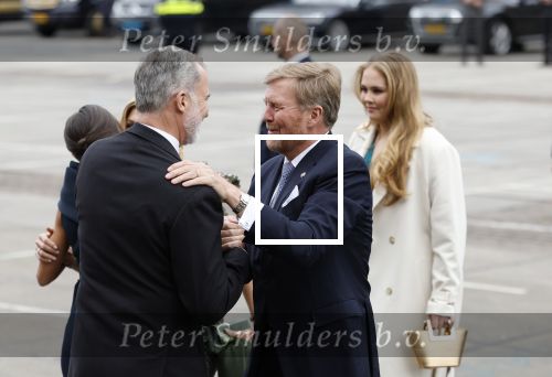 Amsterdam 18 april 2024
Contraprestatie
Koning Felipe en Koningin Letizia bieden het Koninklijk Paar een receptie aan in Museum STRAAT in Amsterdam. Hierbij is ook de Prinses van Oranje aanwezig. Tijdens de receptie openen de Koninklijke Paren een expositie van tien Spaanse en Nederlandse muurschilders. De tentoonstelling is tot en met 2 juni te bezoeken. Na de receptie neemt het Koninklijk Paar afscheid van de Spaanse Koning en Koningin. Aanwezig Koning Felipe Koningin Letizia Koning Willem Alexnader Koningin Maxima Prinses Amalia Prinses Margriet en Mr Pieter v Vollenhoven.