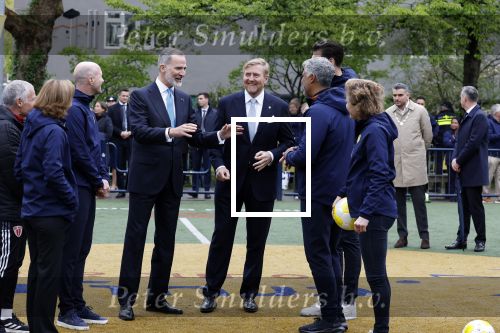 Amsterdam 17 april 2024
Staatsbezoek Nederland - Spanje met Koning Willem Alexander Koningin Maxima Koning Filipe en Koningin Letizia van Spanje aan Nederland . Koning Willem Alexander en Koning Felipe bezoeken Cruyff court in betondorp . oa aanwezig Jordy Cruijff Susila Cruijff Frank Rijkaard en Guus Hiddink.