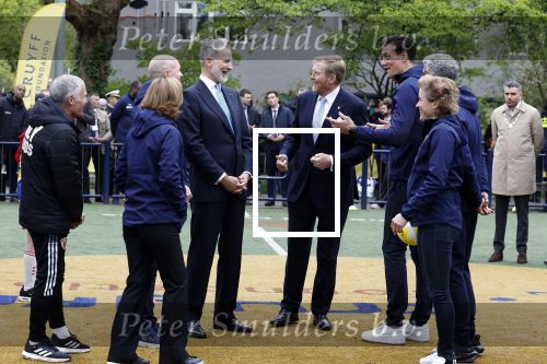 Amsterdam 17 april 2024
Staatsbezoek Nederland - Spanje met Koning Willem Alexander Koningin Maxima Koning Filipe en Koningin Letizia van Spanje aan Nederland . Koning Willem Alexander en Koning Felipe bezoeken Cruyff court in betondorp . oa aanwezig Jordy Cruijff Susila Cruijff Frank Rijkaard en Guus Hiddink.