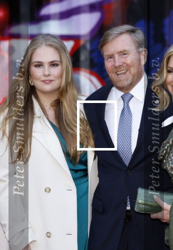 Amsterdam 18 april 2024
Contraprestatie
Koning Felipe en Koningin Letizia bieden het Koninklijk Paar een receptie aan in Museum STRAAT in Amsterdam. Hierbij is ook de Prinses van Oranje aanwezig. Tijdens de receptie openen de Koninklijke Paren een expositie van tien Spaanse en Nederlandse muurschilders. De tentoonstelling is tot en met 2 juni te bezoeken. Na de receptie neemt het Koninklijk Paar afscheid van de Spaanse Koning en Koningin. Aanwezig Koning Felipe Koningin Letizia Koning Willem Alexnader Koningin Maxima Prinses Amalia Prinses Margriet en Mr Pieter v Vollenhoven.