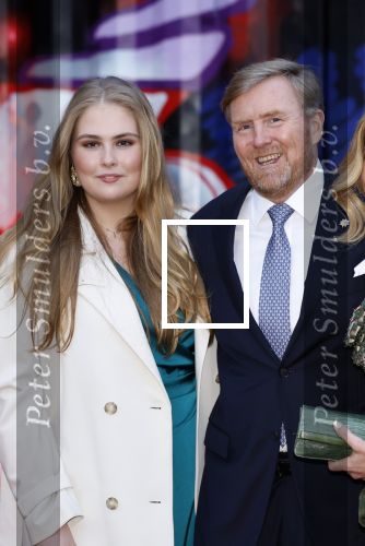Amsterdam 18 april 2024
Contraprestatie
Koning Felipe en Koningin Letizia bieden het Koninklijk Paar een receptie aan in Museum STRAAT in Amsterdam. Hierbij is ook de Prinses van Oranje aanwezig. Tijdens de receptie openen de Koninklijke Paren een expositie van tien Spaanse en Nederlandse muurschilders. De tentoonstelling is tot en met 2 juni te bezoeken. Na de receptie neemt het Koninklijk Paar afscheid van de Spaanse Koning en Koningin. Aanwezig Koning Felipe Koningin Letizia Koning Willem Alexnader Koningin Maxima Prinses Amalia Prinses Margriet en Mr Pieter v Vollenhoven.