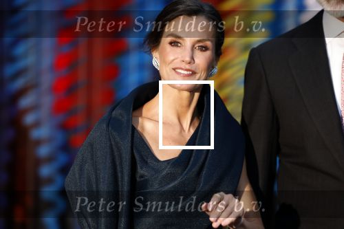 Amsterdam 18 april 2024
Contraprestatie
Koning Felipe en Koningin Letizia bieden het Koninklijk Paar een receptie aan in Museum STRAAT in Amsterdam. Hierbij is ook de Prinses van Oranje aanwezig. Tijdens de receptie openen de Koninklijke Paren een expositie van tien Spaanse en Nederlandse muurschilders. De tentoonstelling is tot en met 2 juni te bezoeken. Na de receptie neemt het Koninklijk Paar afscheid van de Spaanse Koning en Koningin. Aanwezig Koning Felipe Koningin Letizia Koning Willem Alexnader Koningin Maxima Prinses Amalia Prinses Margriet en Mr Pieter v Vollenhoven.