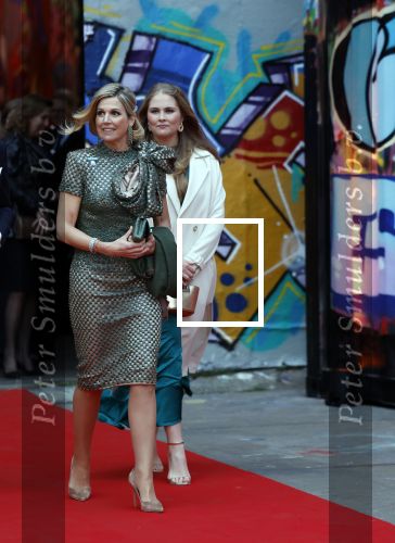 Amsterdam 18 april 2024
Contraprestatie
Koning Felipe en Koningin Letizia bieden het Koninklijk Paar een receptie aan in Museum STRAAT in Amsterdam. Hierbij is ook de Prinses van Oranje aanwezig. Tijdens de receptie openen de Koninklijke Paren een expositie van tien Spaanse en Nederlandse muurschilders. De tentoonstelling is tot en met 2 juni te bezoeken. Na de receptie neemt het Koninklijk Paar afscheid van de Spaanse Koning en Koningin. Aanwezig Koning Felipe Koningin Letizia Koning Willem Alexnader Koningin Maxima Prinses Amalia Prinses Margriet en Mr Pieter v Vollenhoven.