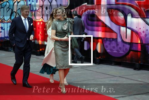Amsterdam 18 april 2024
Contraprestatie
Koning Felipe en Koningin Letizia bieden het Koninklijk Paar een receptie aan in Museum STRAAT in Amsterdam. Hierbij is ook de Prinses van Oranje aanwezig. Tijdens de receptie openen de Koninklijke Paren een expositie van tien Spaanse en Nederlandse muurschilders. De tentoonstelling is tot en met 2 juni te bezoeken. Na de receptie neemt het Koninklijk Paar afscheid van de Spaanse Koning en Koningin. Aanwezig Koning Felipe Koningin Letizia Koning Willem Alexnader Koningin Maxima Prinses Amalia Prinses Margriet en Mr Pieter v Vollenhoven.