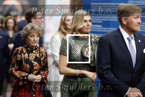 Amsterdam 18 april 2024
Contraprestatie
Koning Felipe en Koningin Letizia bieden het Koninklijk Paar een receptie aan in Museum STRAAT in Amsterdam. Hierbij is ook de Prinses van Oranje aanwezig. Tijdens de receptie openen de Koninklijke Paren een expositie van tien Spaanse en Nederlandse muurschilders. De tentoonstelling is tot en met 2 juni te bezoeken. Na de receptie neemt het Koninklijk Paar afscheid van de Spaanse Koning en Koningin. Aanwezig Koning Felipe Koningin Letizia Koning Willem Alexnader Koningin Maxima Prinses Amalia Prinses Margriet en Mr Pieter v Vollenhoven.