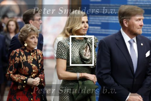 Amsterdam 18 april 2024
Contraprestatie
Koning Felipe en Koningin Letizia bieden het Koninklijk Paar een receptie aan in Museum STRAAT in Amsterdam. Hierbij is ook de Prinses van Oranje aanwezig. Tijdens de receptie openen de Koninklijke Paren een expositie van tien Spaanse en Nederlandse muurschilders. De tentoonstelling is tot en met 2 juni te bezoeken. Na de receptie neemt het Koninklijk Paar afscheid van de Spaanse Koning en Koningin. Aanwezig Koning Felipe Koningin Letizia Koning Willem Alexnader Koningin Maxima Prinses Amalia Prinses Margriet en Mr Pieter v Vollenhoven.
