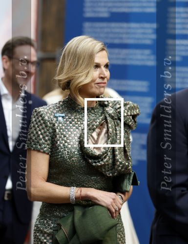 Amsterdam 18 april 2024
Contraprestatie
Koning Felipe en Koningin Letizia bieden het Koninklijk Paar een receptie aan in Museum STRAAT in Amsterdam. Hierbij is ook de Prinses van Oranje aanwezig. Tijdens de receptie openen de Koninklijke Paren een expositie van tien Spaanse en Nederlandse muurschilders. De tentoonstelling is tot en met 2 juni te bezoeken. Na de receptie neemt het Koninklijk Paar afscheid van de Spaanse Koning en Koningin. Aanwezig Koning Felipe Koningin Letizia Koning Willem Alexnader Koningin Maxima Prinses Amalia Prinses Margriet en Mr Pieter v Vollenhoven.