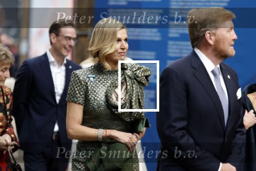 Amsterdam 18 april 2024
Contraprestatie
Koning Felipe en Koningin Letizia bieden het Koninklijk Paar een receptie aan in Museum STRAAT in Amsterdam. Hierbij is ook de Prinses van Oranje aanwezig. Tijdens de receptie openen de Koninklijke Paren een expositie van tien Spaanse en Nederlandse muurschilders. De tentoonstelling is tot en met 2 juni te bezoeken. Na de receptie neemt het Koninklijk Paar afscheid van de Spaanse Koning en Koningin. Aanwezig Koning Felipe Koningin Letizia Koning Willem Alexnader Koningin Maxima Prinses Amalia Prinses Margriet en Mr Pieter v Vollenhoven.