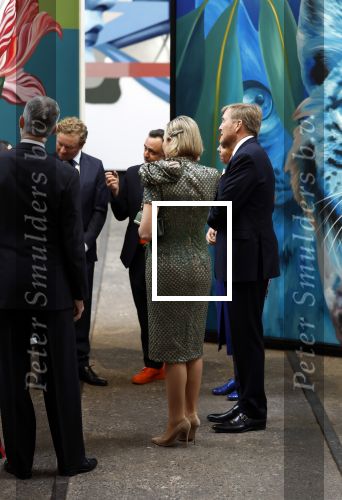 Amsterdam 18 april 2024
Contraprestatie
Koning Felipe en Koningin Letizia bieden het Koninklijk Paar een receptie aan in Museum STRAAT in Amsterdam. Hierbij is ook de Prinses van Oranje aanwezig. Tijdens de receptie openen de Koninklijke Paren een expositie van tien Spaanse en Nederlandse muurschilders. De tentoonstelling is tot en met 2 juni te bezoeken. Na de receptie neemt het Koninklijk Paar afscheid van de Spaanse Koning en Koningin. Aanwezig Koning Felipe Koningin Letizia Koning Willem Alexnader Koningin Maxima Prinses Amalia Prinses Margriet en Mr Pieter v Vollenhoven.