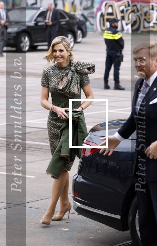 Amsterdam 18 april 2024
Contraprestatie
Koning Felipe en Koningin Letizia bieden het Koninklijk Paar een receptie aan in Museum STRAAT in Amsterdam. Hierbij is ook de Prinses van Oranje aanwezig. Tijdens de receptie openen de Koninklijke Paren een expositie van tien Spaanse en Nederlandse muurschilders. De tentoonstelling is tot en met 2 juni te bezoeken. Na de receptie neemt het Koninklijk Paar afscheid van de Spaanse Koning en Koningin. Aanwezig Koning Felipe Koningin Letizia Koning Willem Alexnader Koningin Maxima Prinses Amalia Prinses Margriet en Mr Pieter v Vollenhoven.