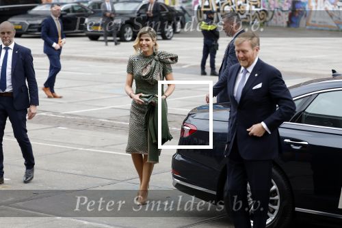 Amsterdam 18 april 2024
Contraprestatie
Koning Felipe en Koningin Letizia bieden het Koninklijk Paar een receptie aan in Museum STRAAT in Amsterdam. Hierbij is ook de Prinses van Oranje aanwezig. Tijdens de receptie openen de Koninklijke Paren een expositie van tien Spaanse en Nederlandse muurschilders. De tentoonstelling is tot en met 2 juni te bezoeken. Na de receptie neemt het Koninklijk Paar afscheid van de Spaanse Koning en Koningin. Aanwezig Koning Felipe Koningin Letizia Koning Willem Alexnader Koningin Maxima Prinses Amalia Prinses Margriet en Mr Pieter v Vollenhoven.