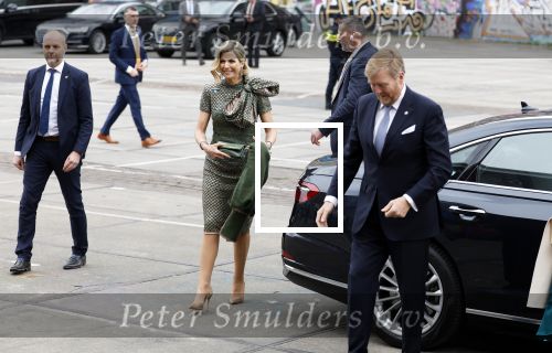 Amsterdam 18 april 2024
Contraprestatie
Koning Felipe en Koningin Letizia bieden het Koninklijk Paar een receptie aan in Museum STRAAT in Amsterdam. Hierbij is ook de Prinses van Oranje aanwezig. Tijdens de receptie openen de Koninklijke Paren een expositie van tien Spaanse en Nederlandse muurschilders. De tentoonstelling is tot en met 2 juni te bezoeken. Na de receptie neemt het Koninklijk Paar afscheid van de Spaanse Koning en Koningin. Aanwezig Koning Felipe Koningin Letizia Koning Willem Alexnader Koningin Maxima Prinses Amalia Prinses Margriet en Mr Pieter v Vollenhoven.