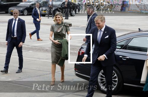 Amsterdam 18 april 2024
Contraprestatie
Koning Felipe en Koningin Letizia bieden het Koninklijk Paar een receptie aan in Museum STRAAT in Amsterdam. Hierbij is ook de Prinses van Oranje aanwezig. Tijdens de receptie openen de Koninklijke Paren een expositie van tien Spaanse en Nederlandse muurschilders. De tentoonstelling is tot en met 2 juni te bezoeken. Na de receptie neemt het Koninklijk Paar afscheid van de Spaanse Koning en Koningin. Aanwezig Koning Felipe Koningin Letizia Koning Willem Alexnader Koningin Maxima Prinses Amalia Prinses Margriet en Mr Pieter v Vollenhoven.