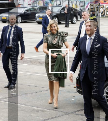 Amsterdam 18 april 2024
Contraprestatie
Koning Felipe en Koningin Letizia bieden het Koninklijk Paar een receptie aan in Museum STRAAT in Amsterdam. Hierbij is ook de Prinses van Oranje aanwezig. Tijdens de receptie openen de Koninklijke Paren een expositie van tien Spaanse en Nederlandse muurschilders. De tentoonstelling is tot en met 2 juni te bezoeken. Na de receptie neemt het Koninklijk Paar afscheid van de Spaanse Koning en Koningin. Aanwezig Koning Felipe Koningin Letizia Koning Willem Alexnader Koningin Maxima Prinses Amalia Prinses Margriet en Mr Pieter v Vollenhoven.
