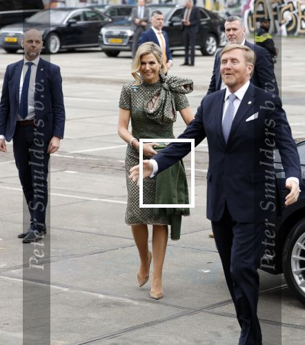 Amsterdam 18 april 2024
Contraprestatie
Koning Felipe en Koningin Letizia bieden het Koninklijk Paar een receptie aan in Museum STRAAT in Amsterdam. Hierbij is ook de Prinses van Oranje aanwezig. Tijdens de receptie openen de Koninklijke Paren een expositie van tien Spaanse en Nederlandse muurschilders. De tentoonstelling is tot en met 2 juni te bezoeken. Na de receptie neemt het Koninklijk Paar afscheid van de Spaanse Koning en Koningin. Aanwezig Koning Felipe Koningin Letizia Koning Willem Alexnader Koningin Maxima Prinses Amalia Prinses Margriet en Mr Pieter v Vollenhoven.