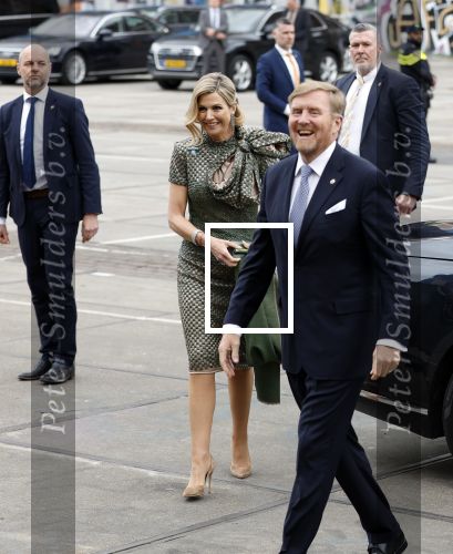 Amsterdam 18 april 2024
Contraprestatie
Koning Felipe en Koningin Letizia bieden het Koninklijk Paar een receptie aan in Museum STRAAT in Amsterdam. Hierbij is ook de Prinses van Oranje aanwezig. Tijdens de receptie openen de Koninklijke Paren een expositie van tien Spaanse en Nederlandse muurschilders. De tentoonstelling is tot en met 2 juni te bezoeken. Na de receptie neemt het Koninklijk Paar afscheid van de Spaanse Koning en Koningin. Aanwezig Koning Felipe Koningin Letizia Koning Willem Alexnader Koningin Maxima Prinses Amalia Prinses Margriet en Mr Pieter v Vollenhoven.