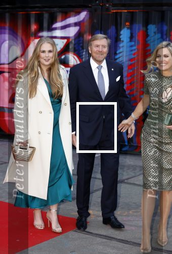 Amsterdam 18 april 2024
Contraprestatie
Koning Felipe en Koningin Letizia bieden het Koninklijk Paar een receptie aan in Museum STRAAT in Amsterdam. Hierbij is ook de Prinses van Oranje aanwezig. Tijdens de receptie openen de Koninklijke Paren een expositie van tien Spaanse en Nederlandse muurschilders. De tentoonstelling is tot en met 2 juni te bezoeken. Na de receptie neemt het Koninklijk Paar afscheid van de Spaanse Koning en Koningin. Aanwezig Koning Felipe Koningin Letizia Koning Willem Alexnader Koningin Maxima Prinses Amalia Prinses Margriet en Mr Pieter v Vollenhoven.