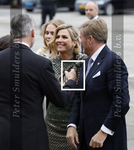 Amsterdam 18 april 2024
Contraprestatie
Koning Felipe en Koningin Letizia bieden het Koninklijk Paar een receptie aan in Museum STRAAT in Amsterdam. Hierbij is ook de Prinses van Oranje aanwezig. Tijdens de receptie openen de Koninklijke Paren een expositie van tien Spaanse en Nederlandse muurschilders. De tentoonstelling is tot en met 2 juni te bezoeken. Na de receptie neemt het Koninklijk Paar afscheid van de Spaanse Koning en Koningin. Aanwezig Koning Felipe Koningin Letizia Koning Willem Alexnader Koningin Maxima Prinses Amalia Prinses Margriet en Mr Pieter v Vollenhoven.