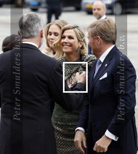 Amsterdam 18 april 2024
Contraprestatie
Koning Felipe en Koningin Letizia bieden het Koninklijk Paar een receptie aan in Museum STRAAT in Amsterdam. Hierbij is ook de Prinses van Oranje aanwezig. Tijdens de receptie openen de Koninklijke Paren een expositie van tien Spaanse en Nederlandse muurschilders. De tentoonstelling is tot en met 2 juni te bezoeken. Na de receptie neemt het Koninklijk Paar afscheid van de Spaanse Koning en Koningin. Aanwezig Koning Felipe Koningin Letizia Koning Willem Alexnader Koningin Maxima Prinses Amalia Prinses Margriet en Mr Pieter v Vollenhoven.
