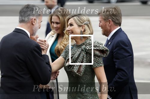 Amsterdam 18 april 2024
Contraprestatie
Koning Felipe en Koningin Letizia bieden het Koninklijk Paar een receptie aan in Museum STRAAT in Amsterdam. Hierbij is ook de Prinses van Oranje aanwezig. Tijdens de receptie openen de Koninklijke Paren een expositie van tien Spaanse en Nederlandse muurschilders. De tentoonstelling is tot en met 2 juni te bezoeken. Na de receptie neemt het Koninklijk Paar afscheid van de Spaanse Koning en Koningin. Aanwezig Koning Felipe Koningin Letizia Koning Willem Alexnader Koningin Maxima Prinses Amalia Prinses Margriet en Mr Pieter v Vollenhoven.